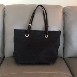 Michael Kors Black Purse lots of pockets  inside